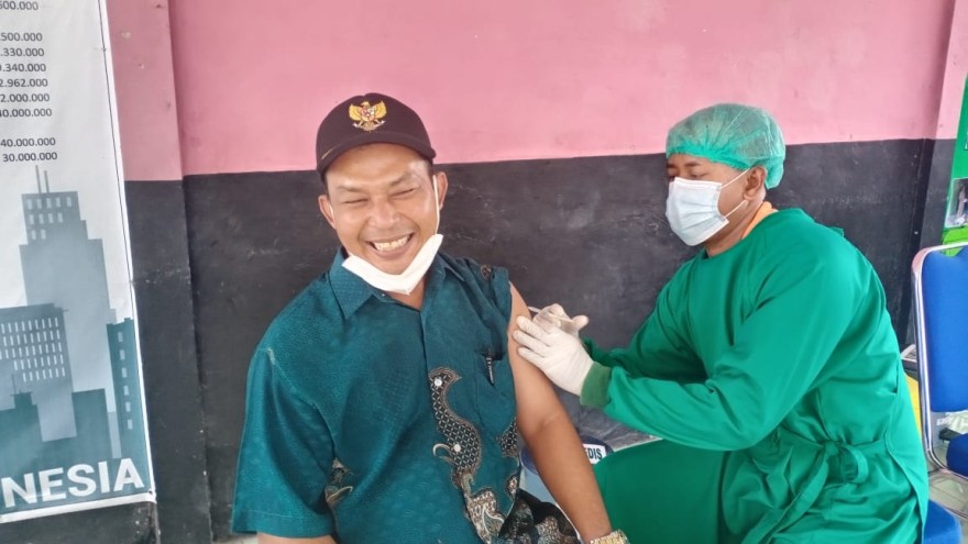 Vaksinasi Covid-19 Tahap I di Desa Kadipi Atas